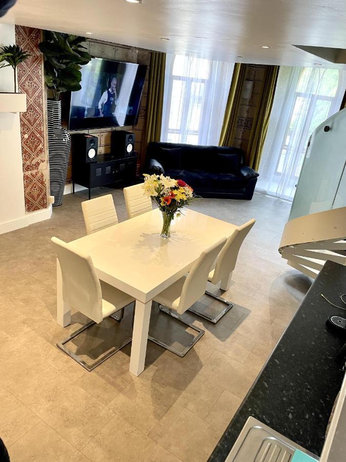 Rare 1-Bed Church Converted Apartment In London Luaran gambar